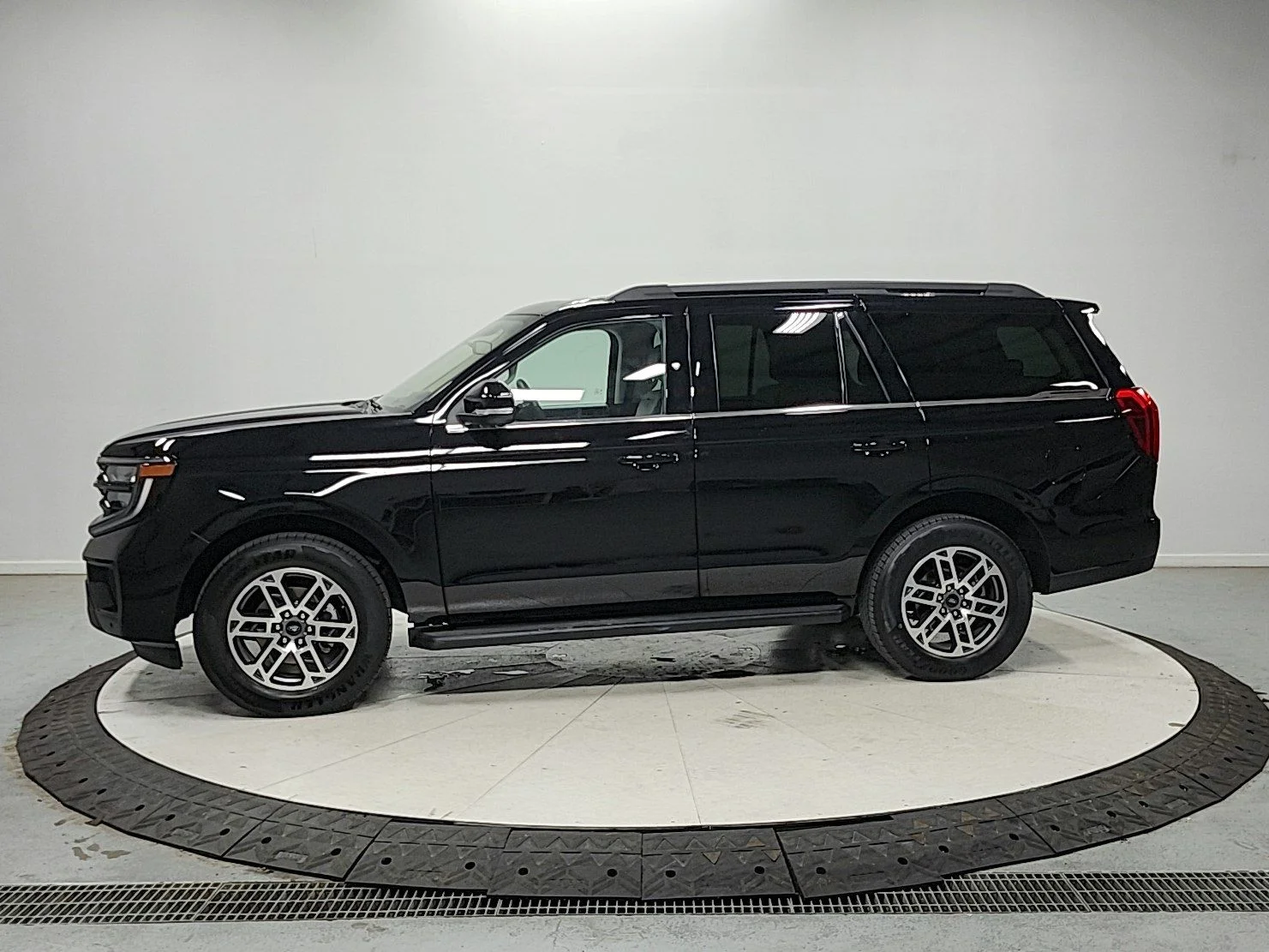 Used 2025 Black Ford Active image 4