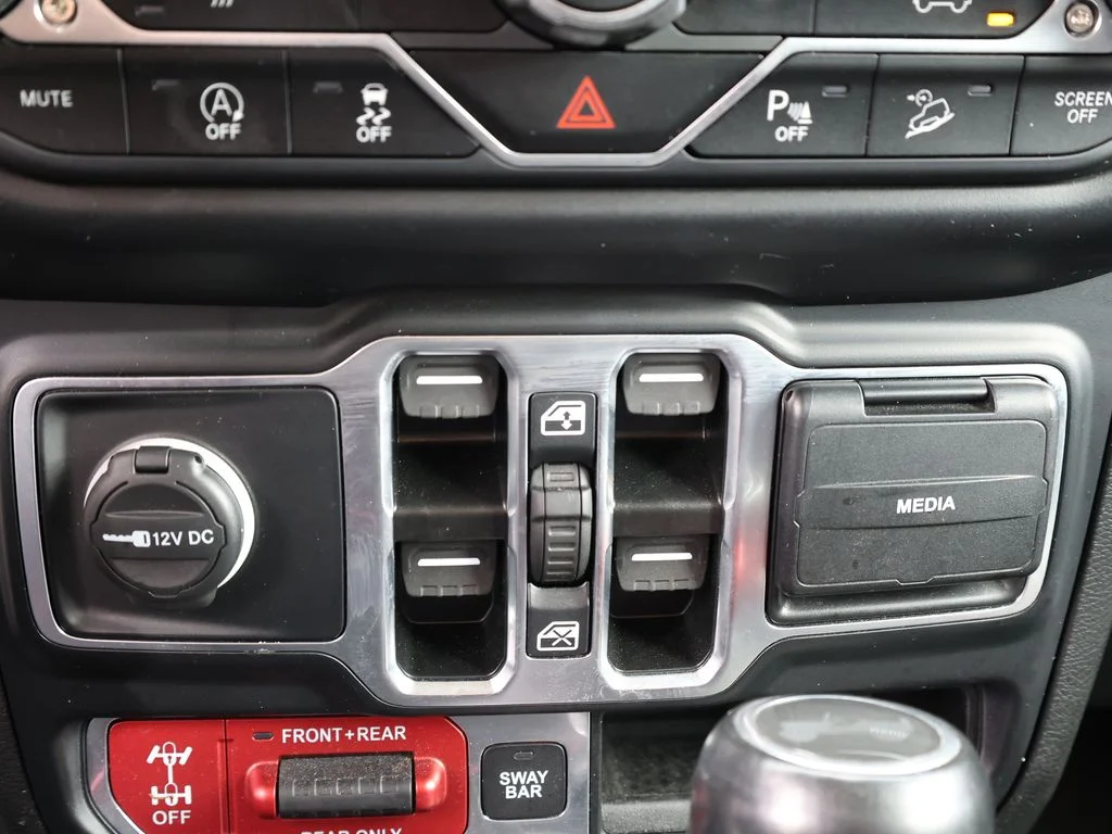 Used 2020 Silver Jeep Unlimited Rubicon image 27