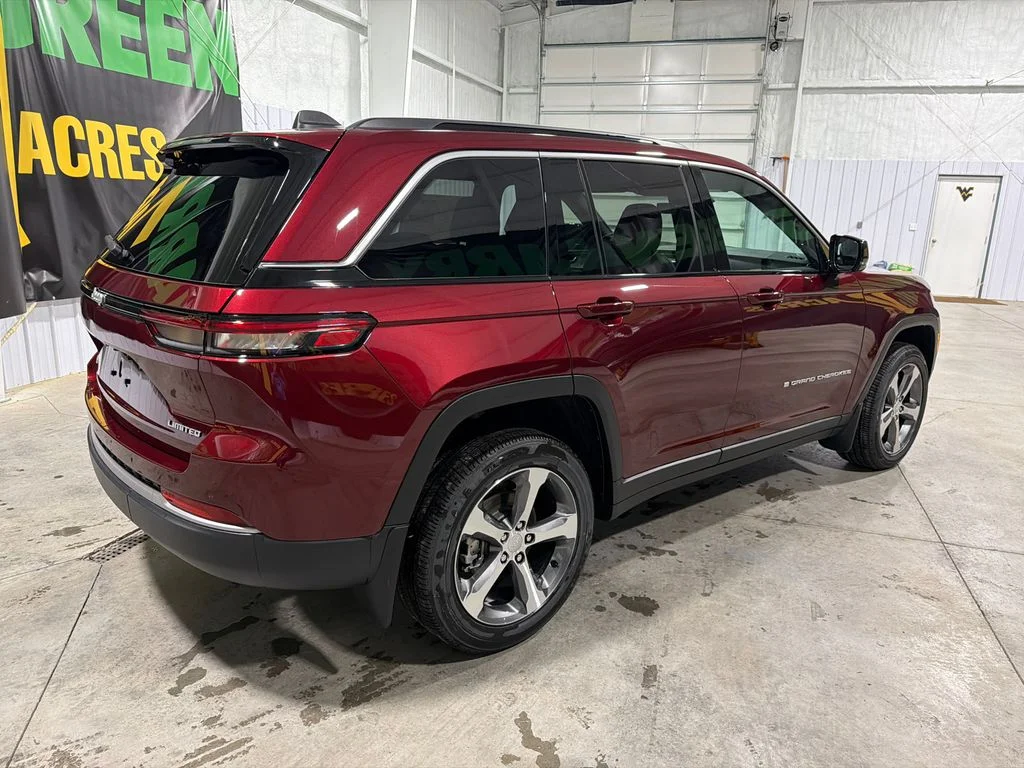 New 2026 Velvet Red Pearl-Coat Exterior Paint Jeep Limited image 6