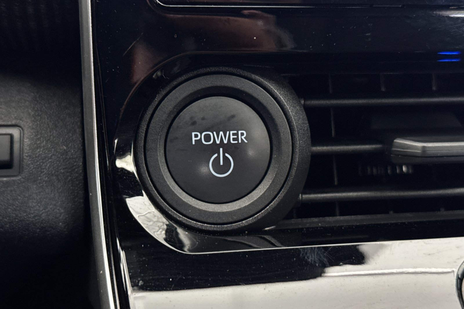Used 2024 SILVER METALLIC Toyota XLE image 20