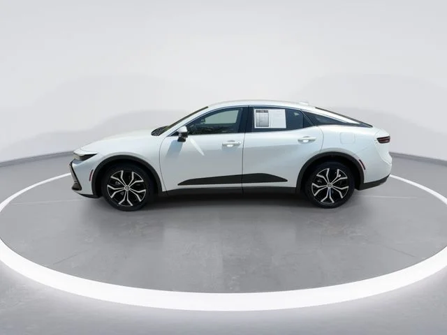 Used 2023 White Toyota XLE image 5