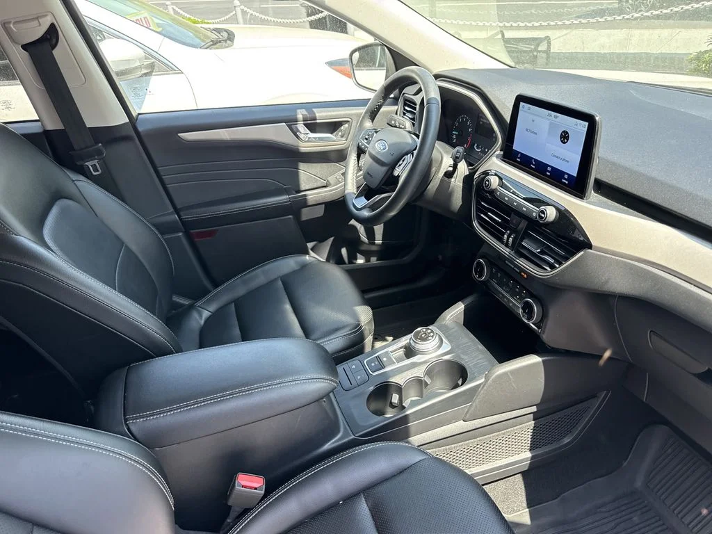 Used 2022 Oxford White Ford SEL image 29
