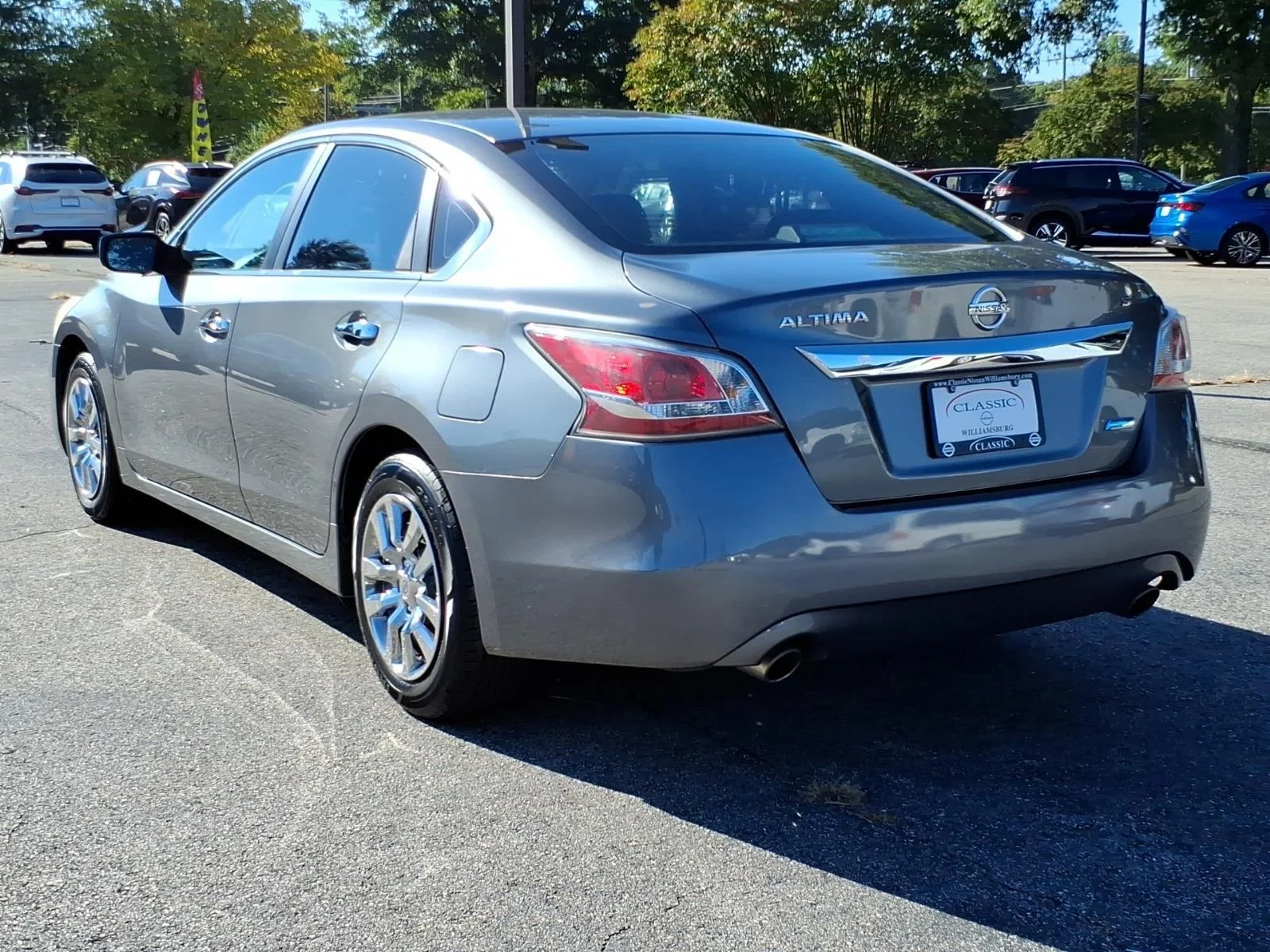 Used 2014 Gun Metallic Nissan 2.5 S image 9