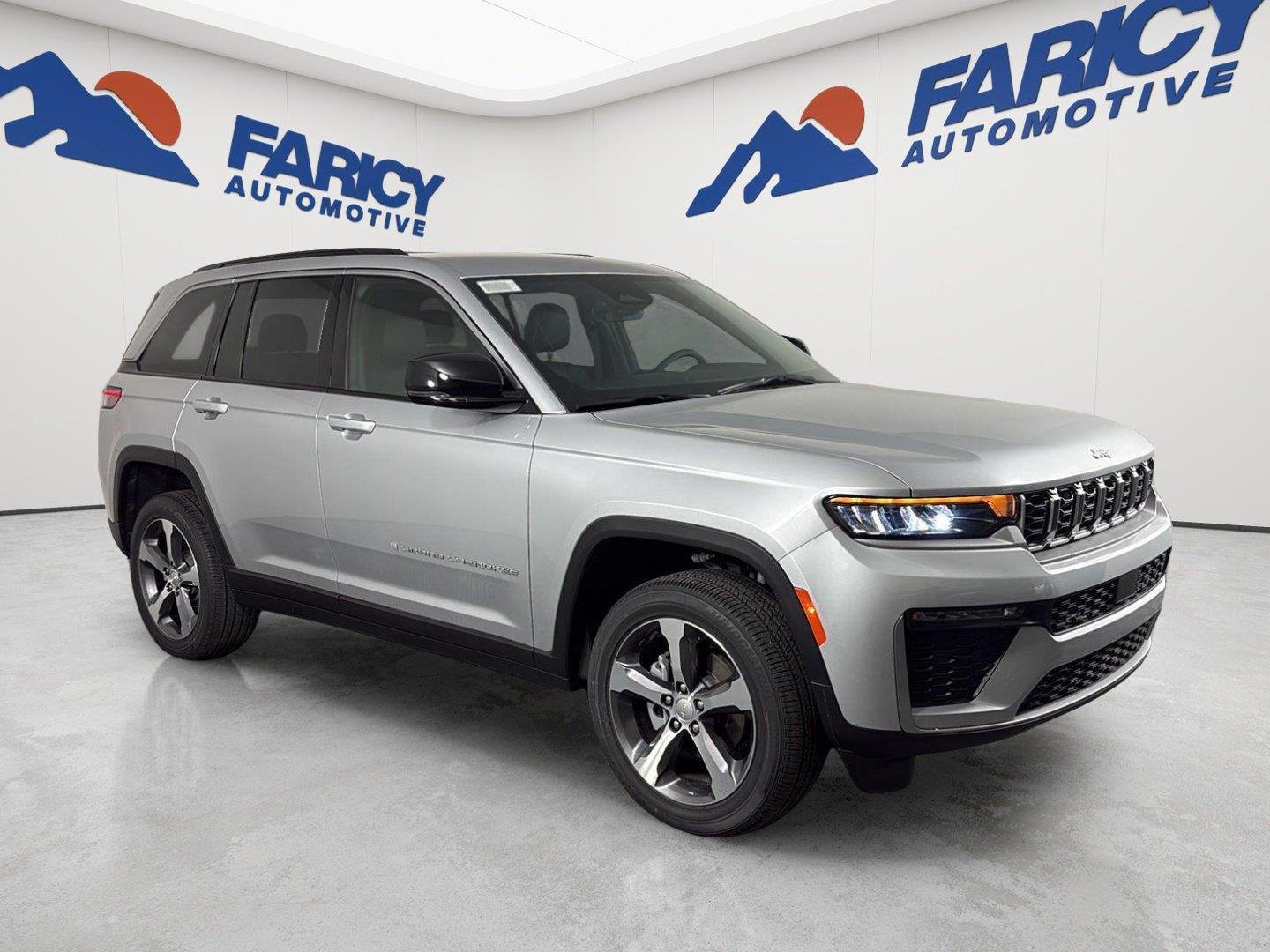 New 2026 Silver Zynith Exterior Paint Jeep Limited image 2