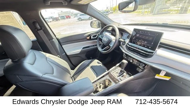New 2026 Black Jeep Latitude image 39