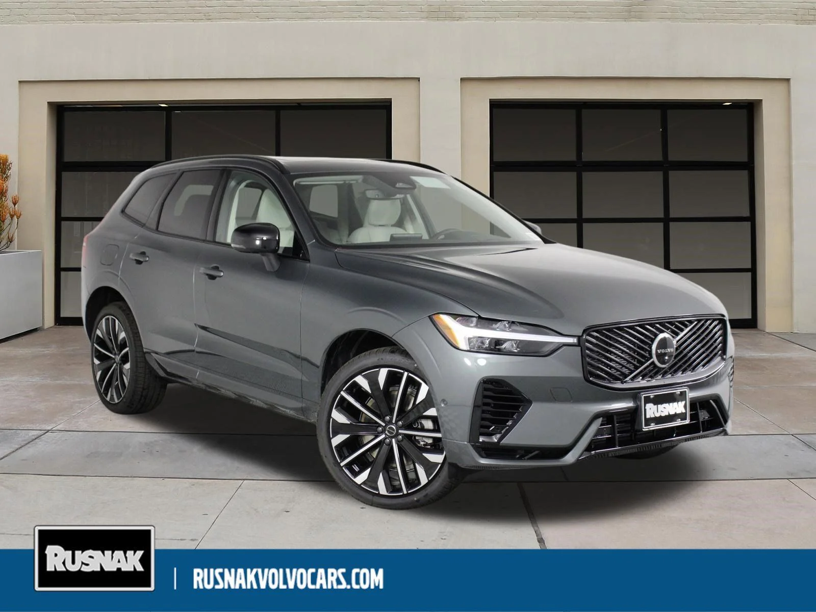 2026 Volvo XC60 T8 Ultra Dark AWD's photo