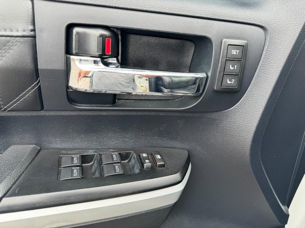 Used 2016  Toyota Platinum image 19
