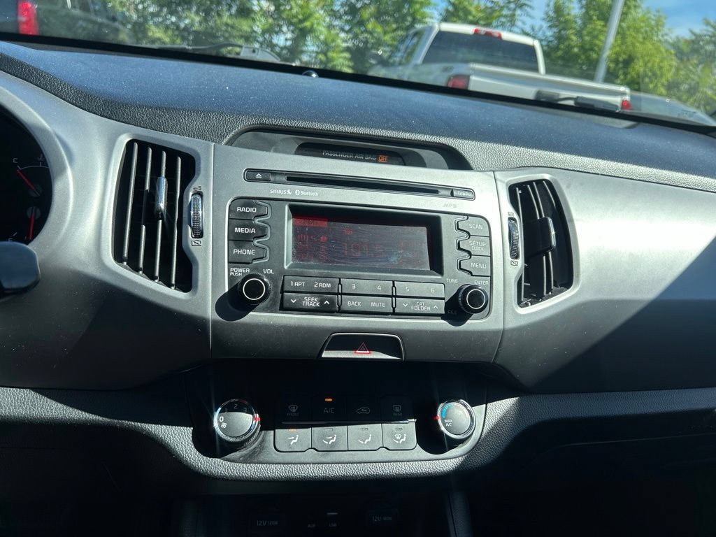 Used 2016 Mineral Silver Kia LX image 28