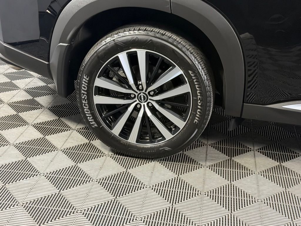 Certified Used 2025 Black Nissan Platinum image 13