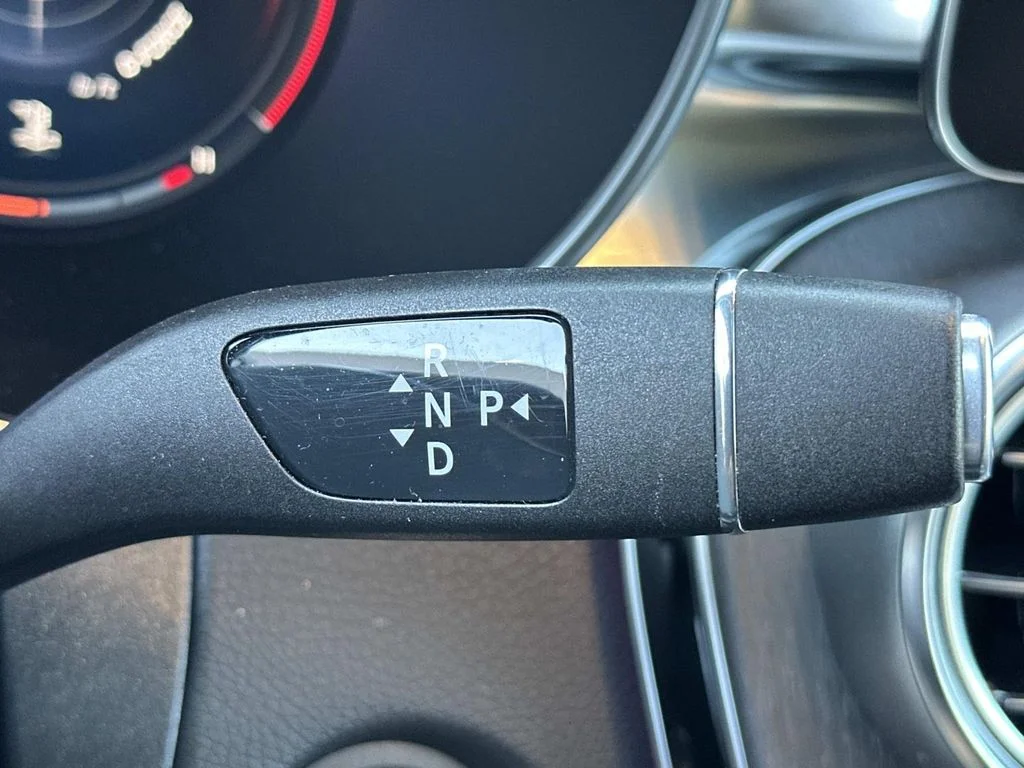 Used 2022 Blue Metallic Mercedes-Benz GLC 300 image 28