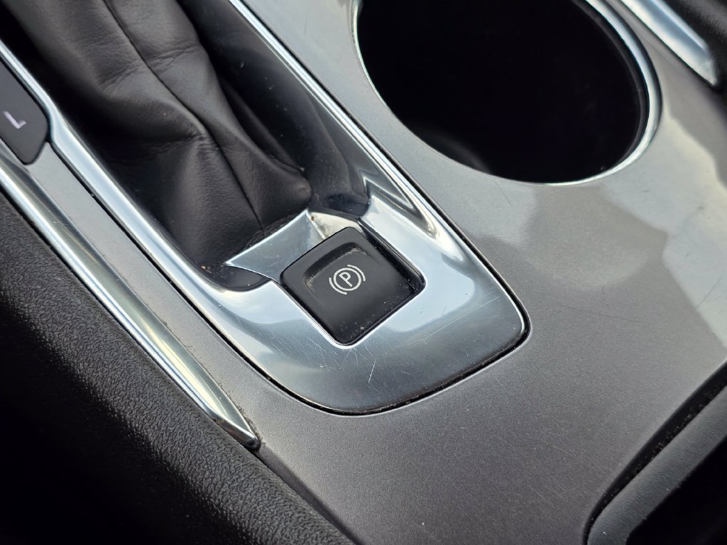 Used 2024 White Chevrolet LT image 34