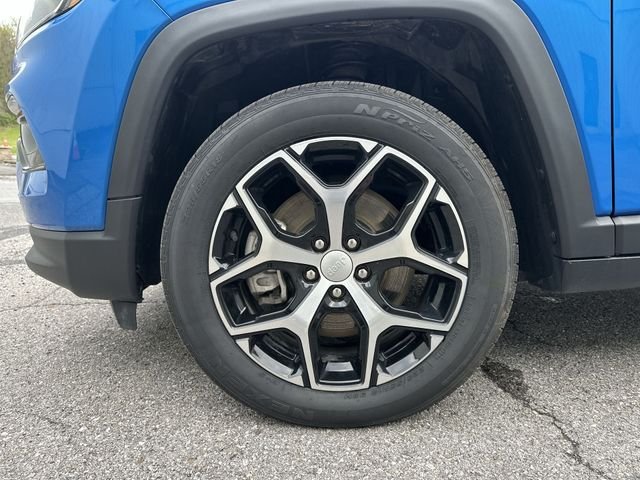 Certified Used 2024 Hydro Blue Pearlcoat Jeep Limited image 20