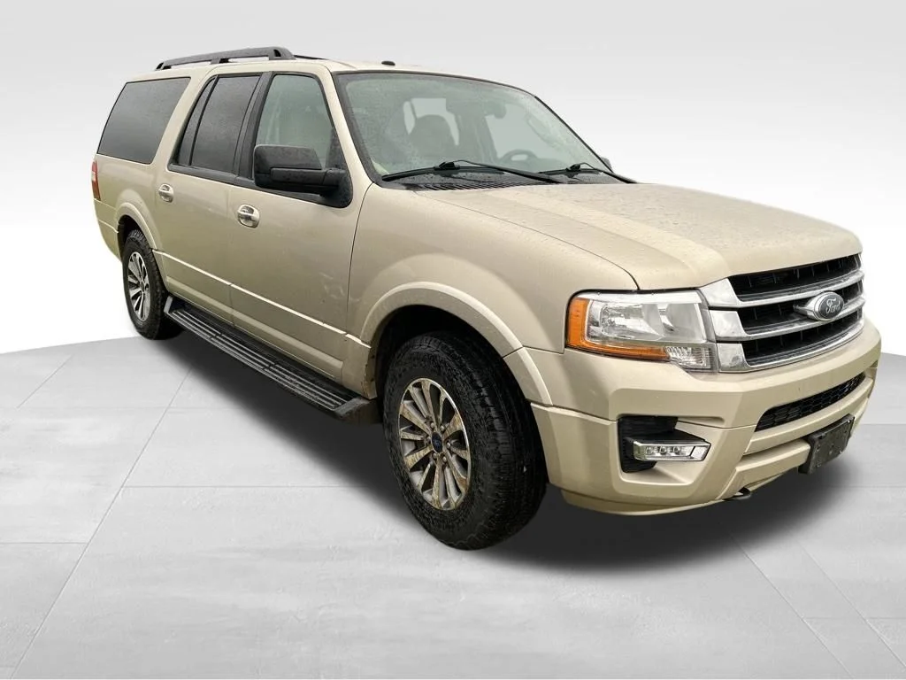 Used 2017 Gold Ford XLT image 34
