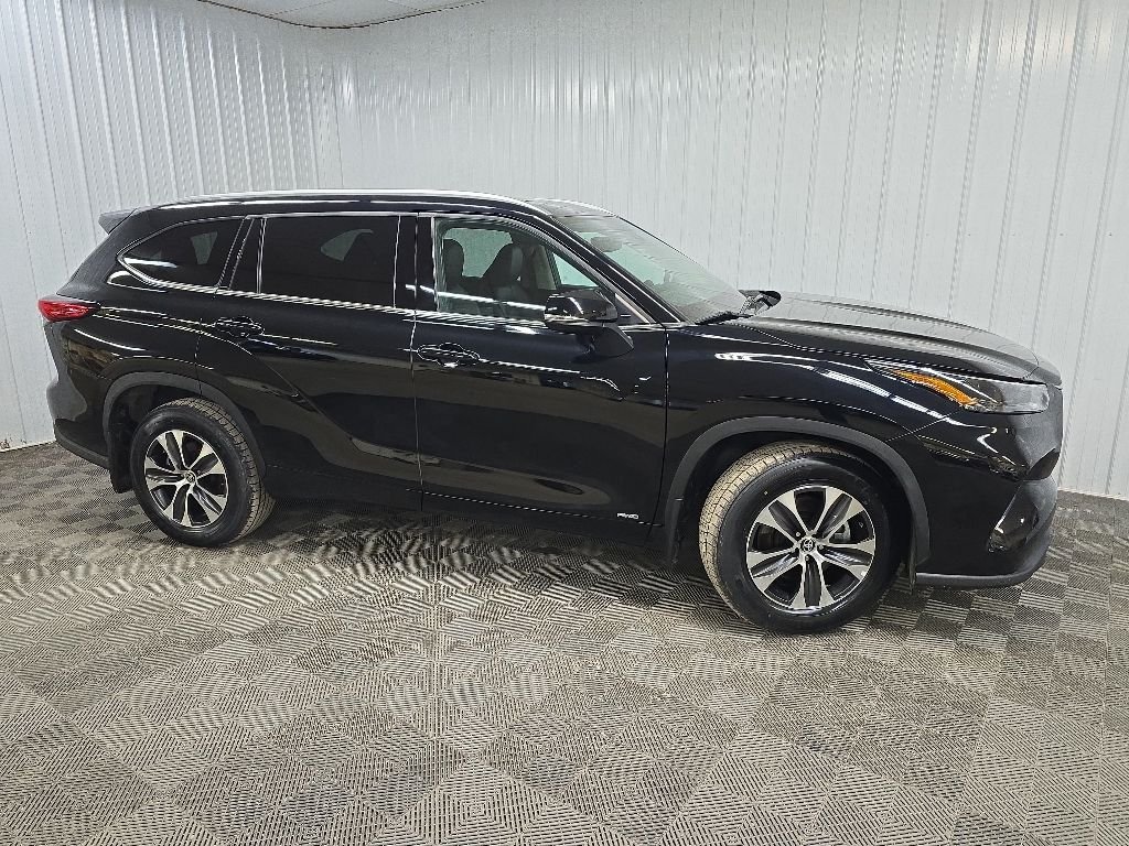 Used 2022 Black Toyota XLE image 1