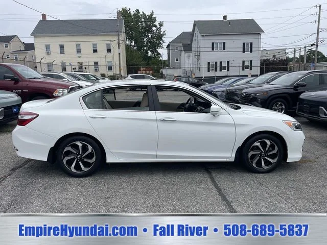 Used 2016 Silver Honda EX-L image 3