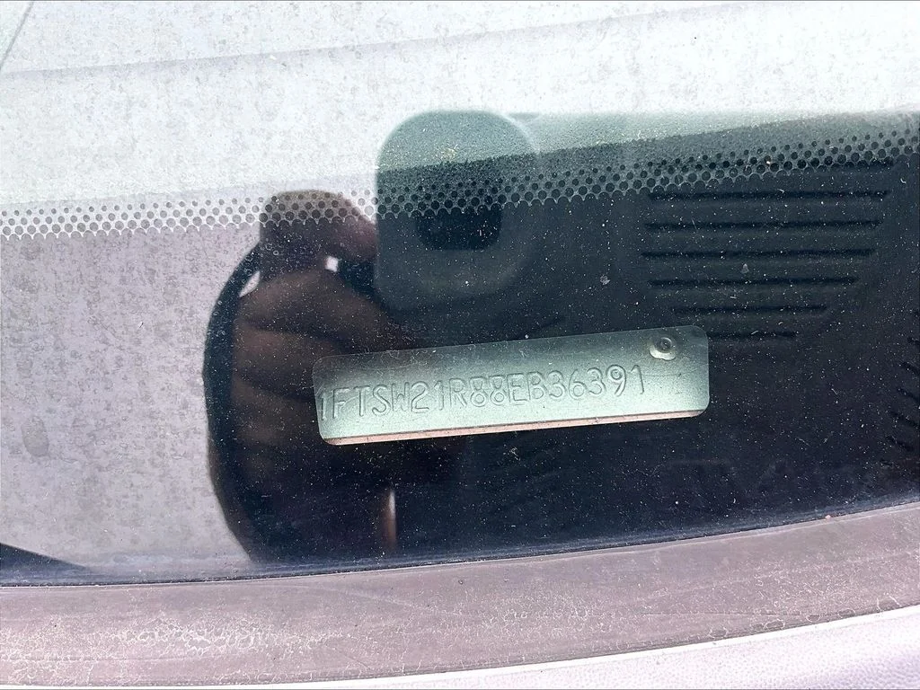Used 2008 Red Ford  image 33