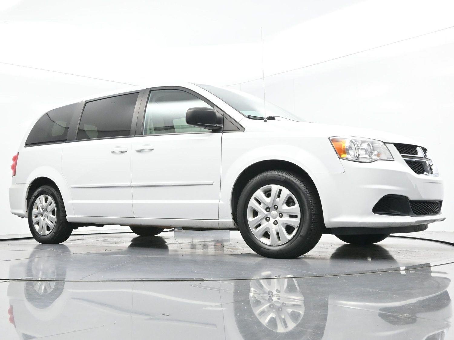 Used 2017 White Knuckle Clearcoat Dodge SE image 34