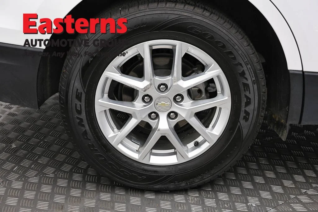 Used 2022 White Chevrolet LT image 29