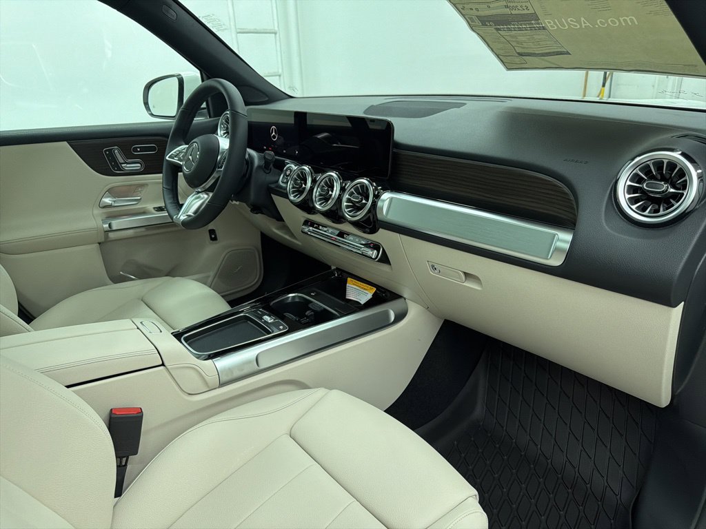 Used 2026 White Mercedes-Benz GLB 250 image 27