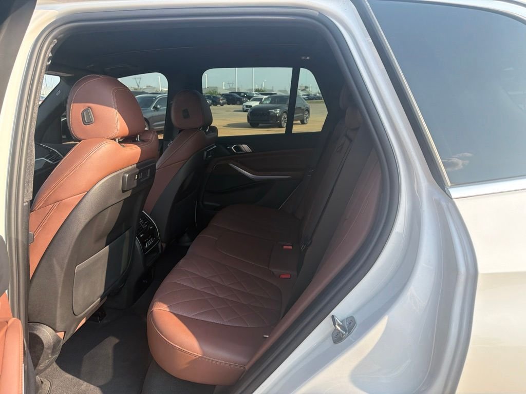 Used 2023 White BMW sDrive40i image 5