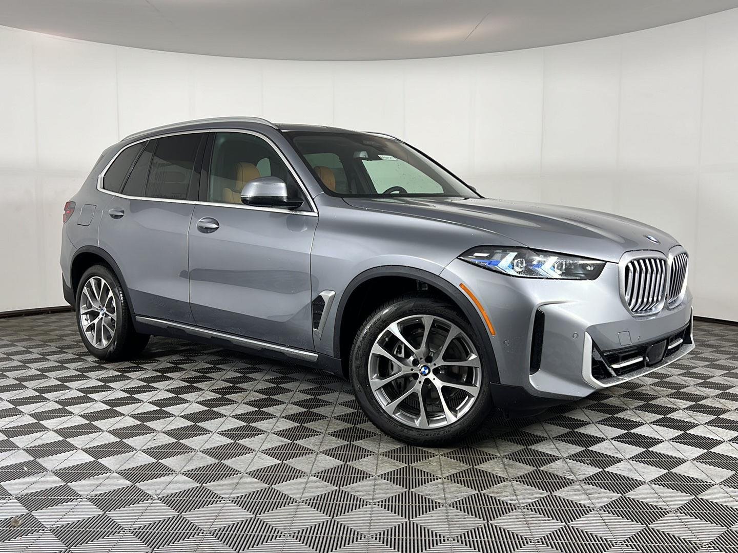 New 2026 Skyscraper Grey Metallic BMW xDrive40i image 14