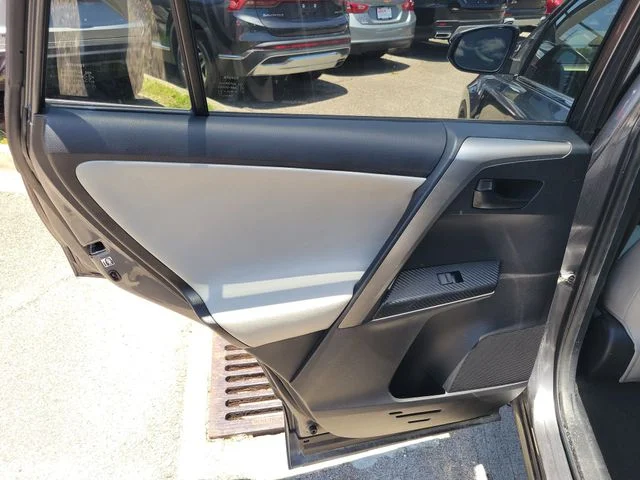 Used 2014 Gray Toyota LE image 14