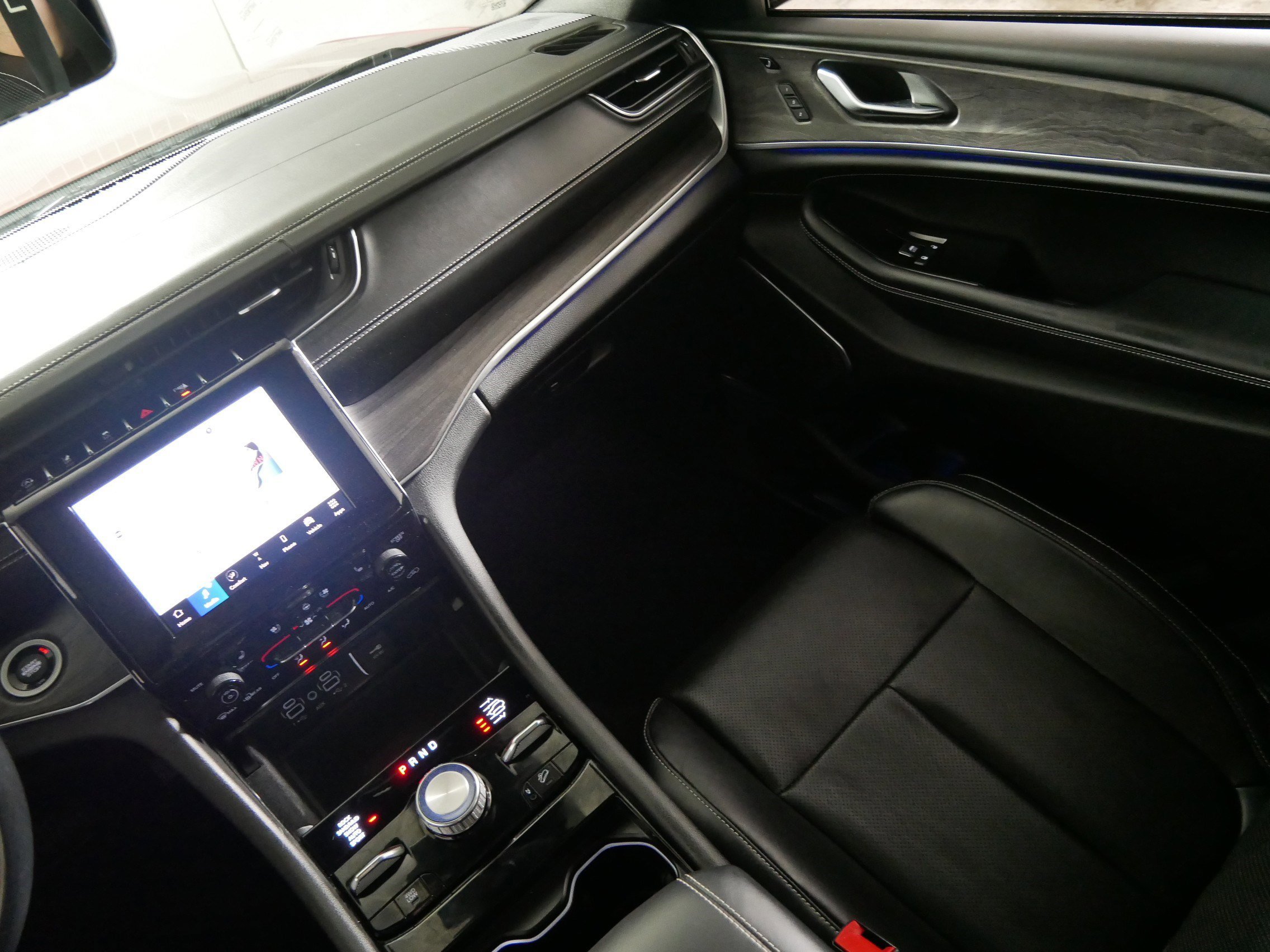 2022 Jeep Grand Cherokee Overland - Photo 11