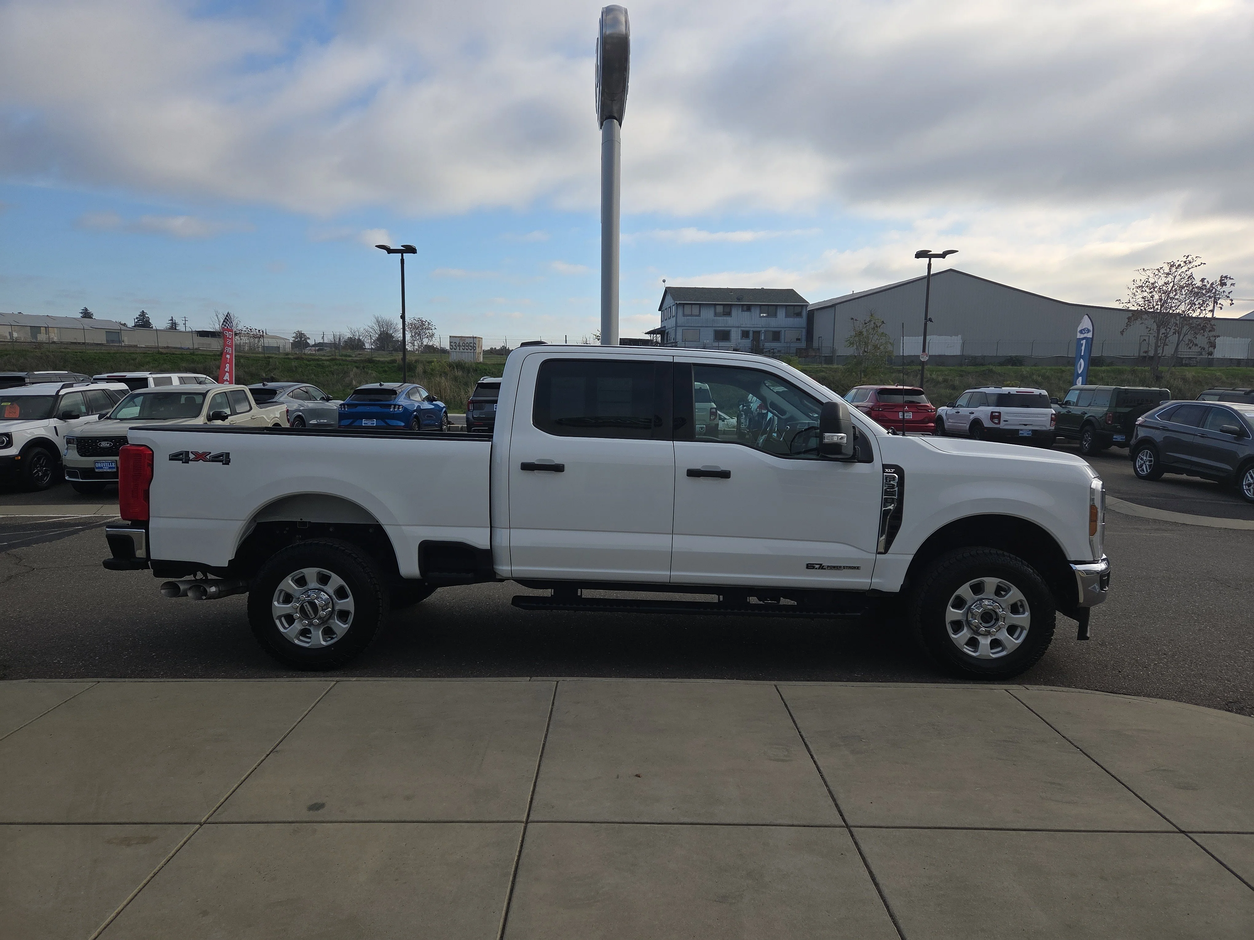 2024 Ford F-350 Super Duty XLT - Photo 6