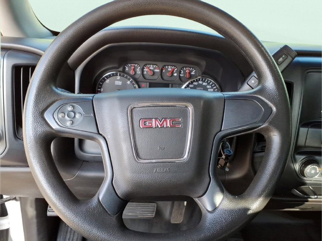Used 2018 White GMC Base image 17