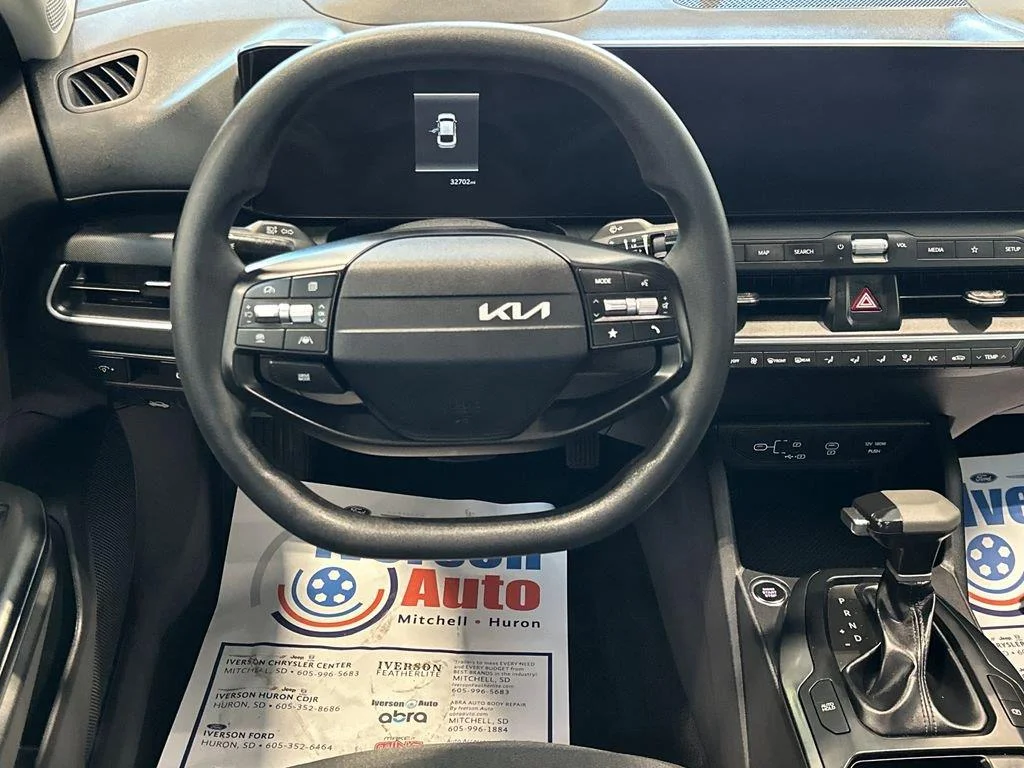 Used 2025 Steel Gray Kia LXS image 27