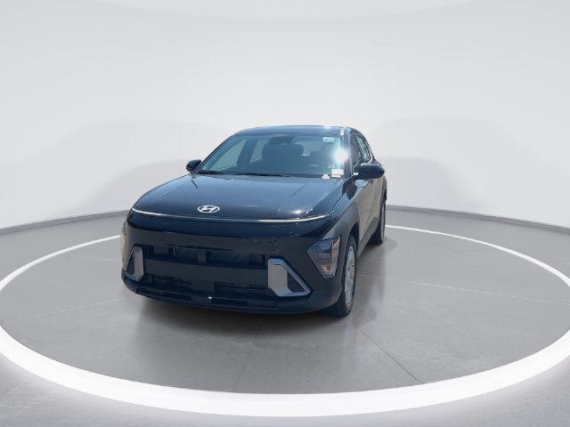 Used 2027 Black Hyundai SE image 3