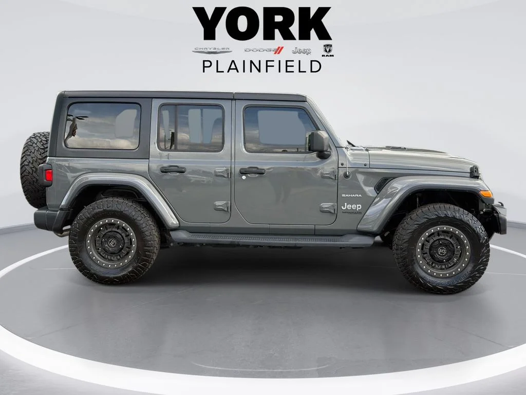 Used 2019 Gray Jeep Unlimited Sahara image 4