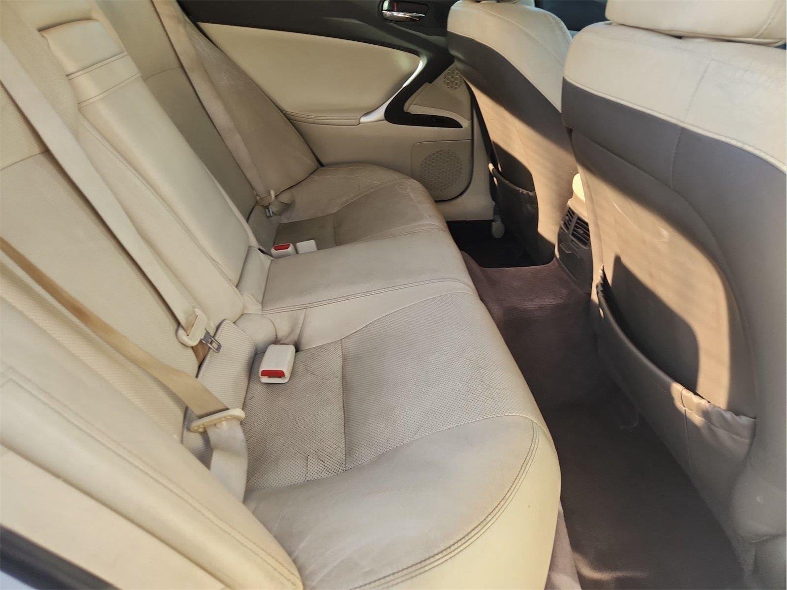 2010 Lexus IS 250 photo 22 of 28