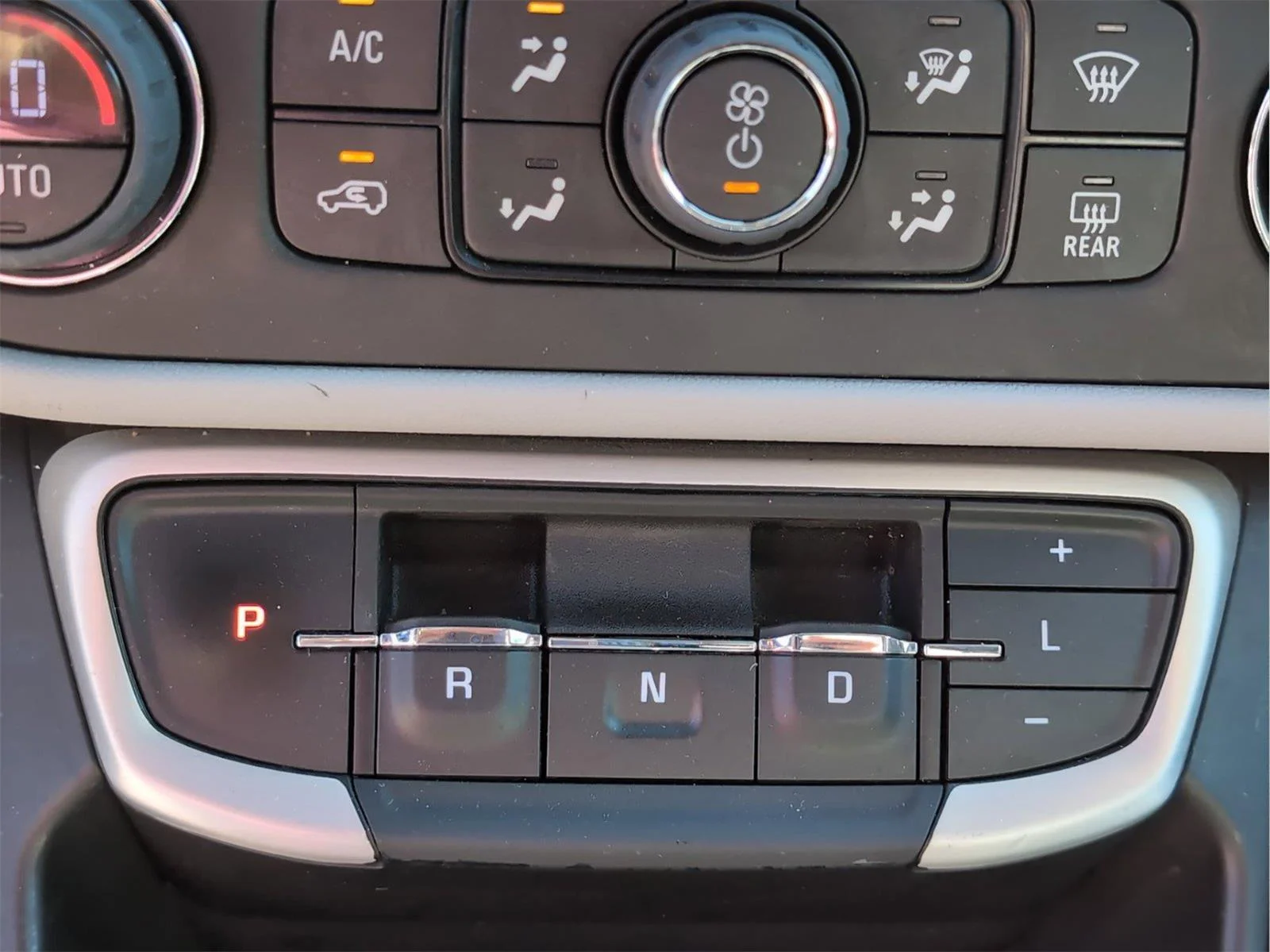 Used 2022 Summit White GMC SLE image 21