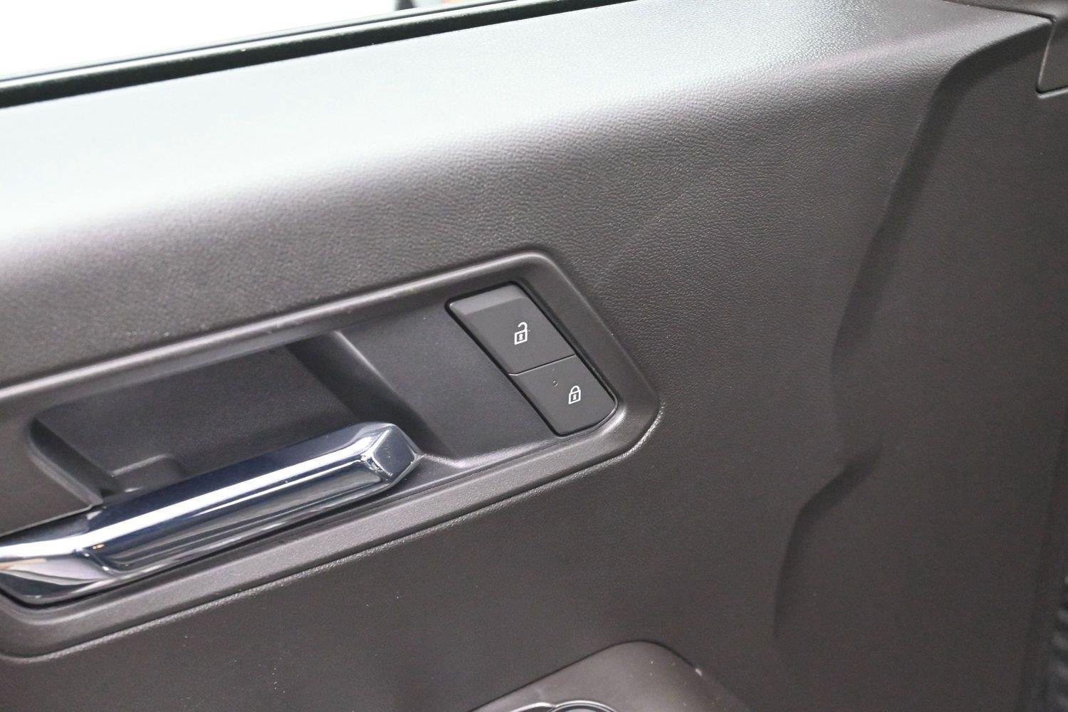 Used 2025 Onyx Black GMC Elevation image 10