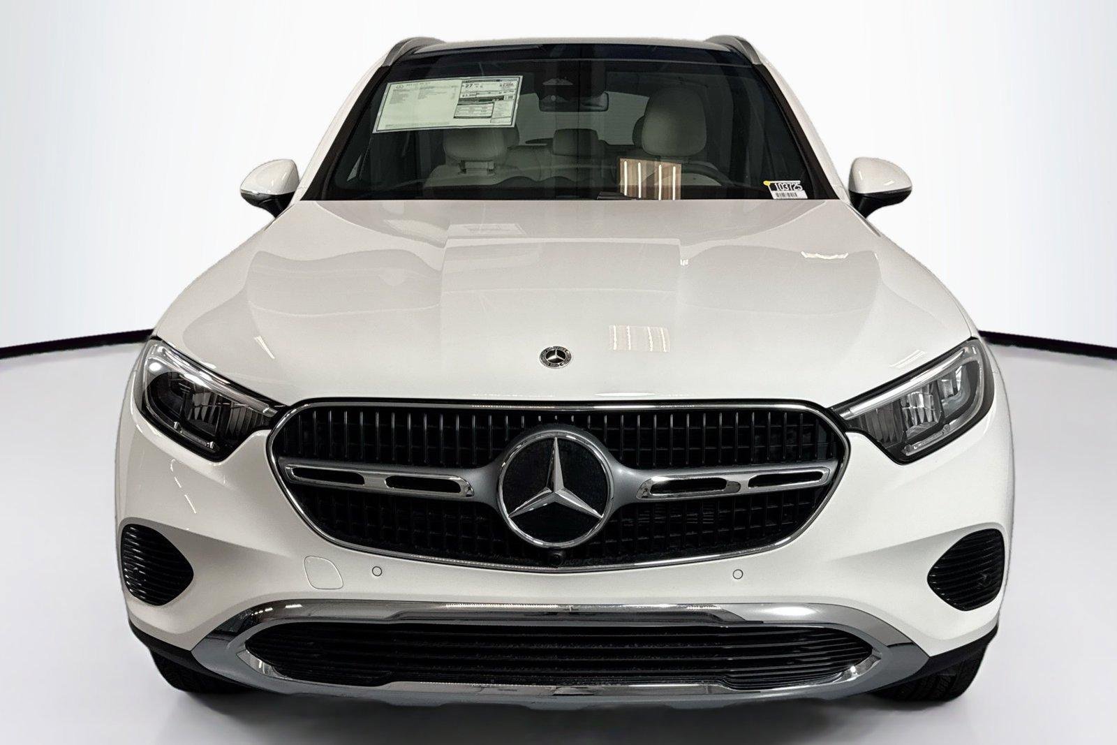 New 2026 Polar White Mercedes-Benz GLC 300 image 2