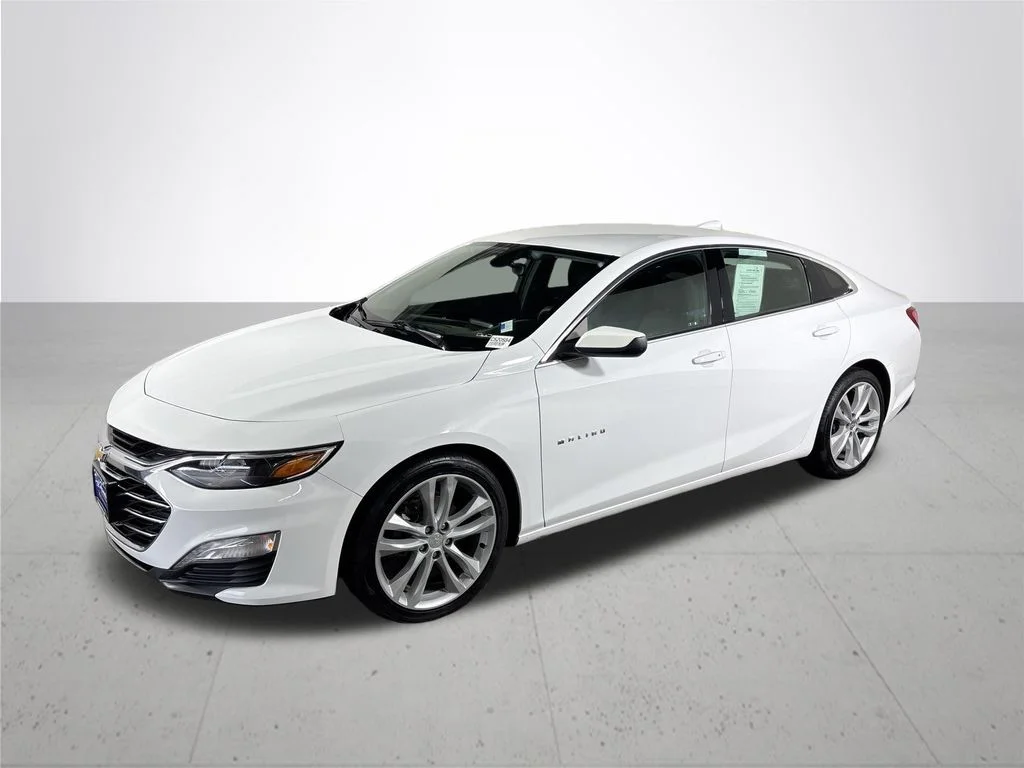 Used 2022 White Chevrolet LT image 2