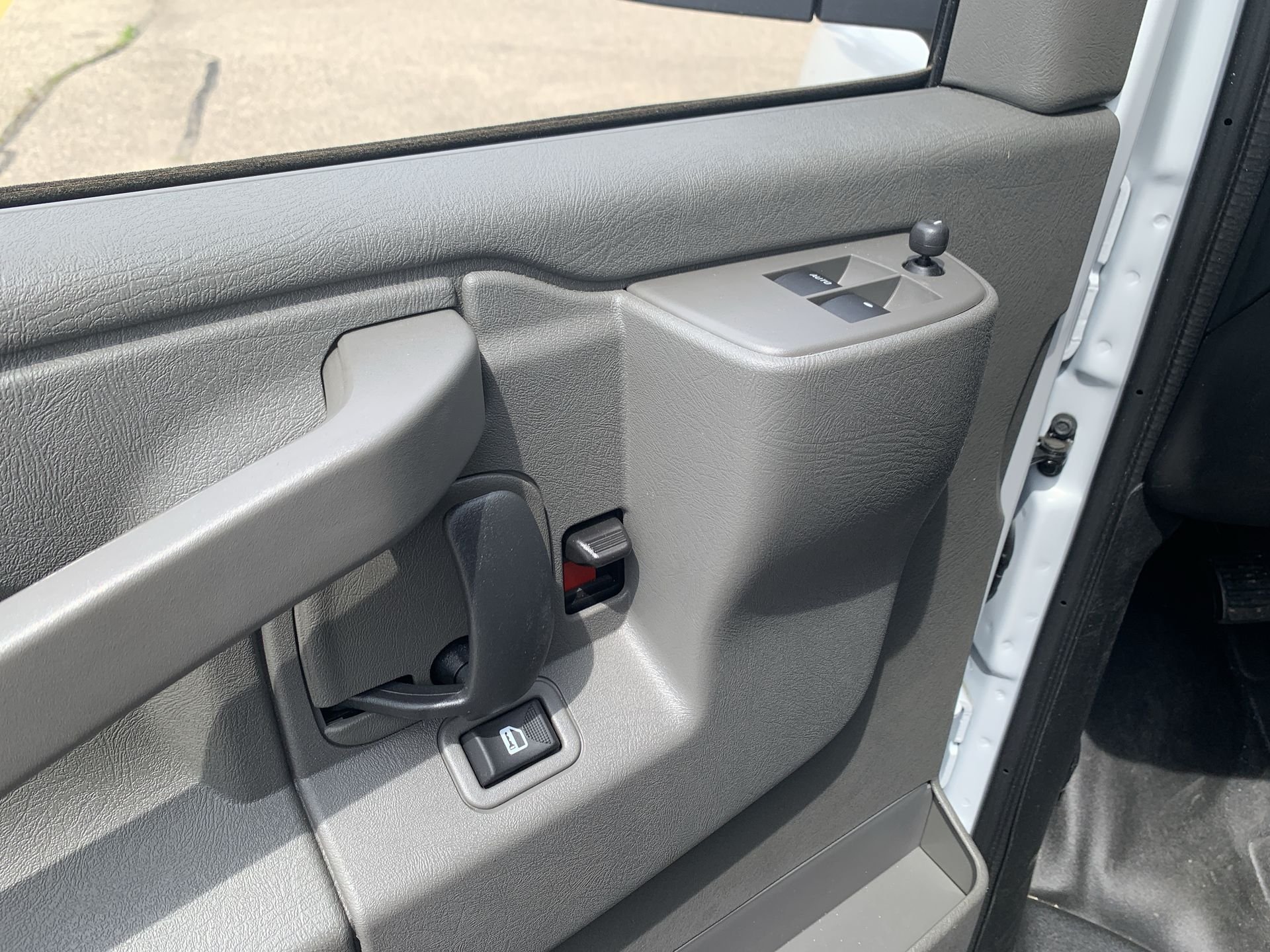 New 2025 Summit White GMC 1WT image 38