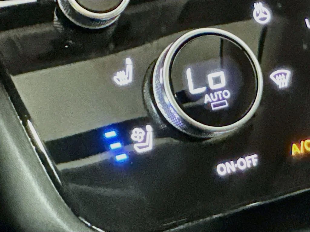 Certified Used 2023 Silver INFINITI LUXE image 27