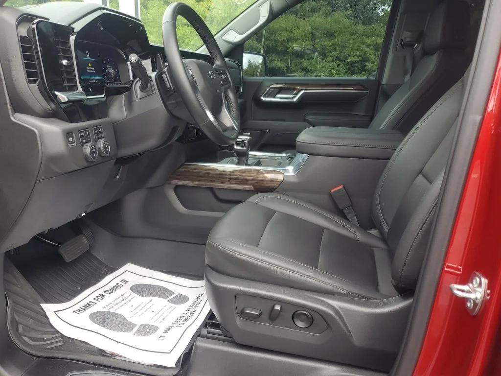 Used 2025 Red Chevrolet LT Trail Boss image 15
