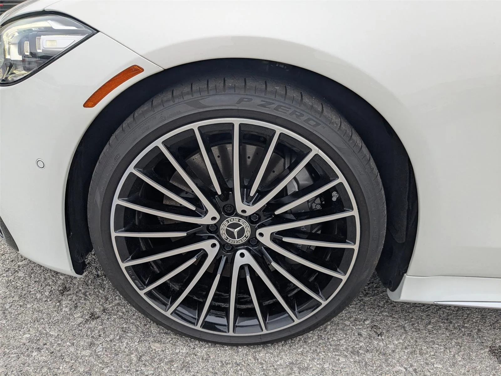 Used 2024 MANUFAKTUR Moonlight White Metallic Mercedes-Benz S 580 image 9