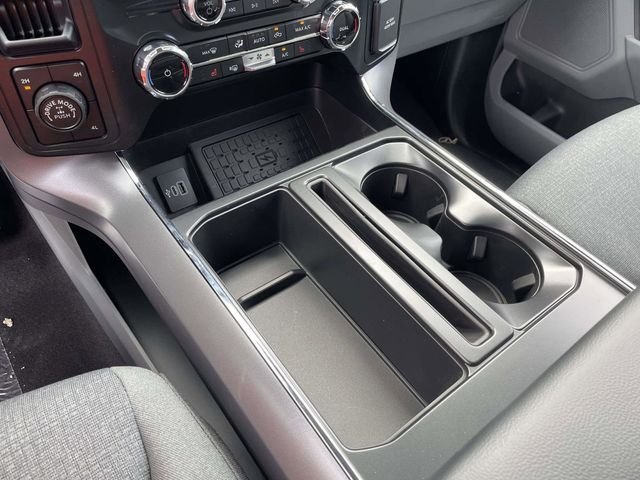 New 2026 Carbonized Gray Metallic Ford XLT image 7
