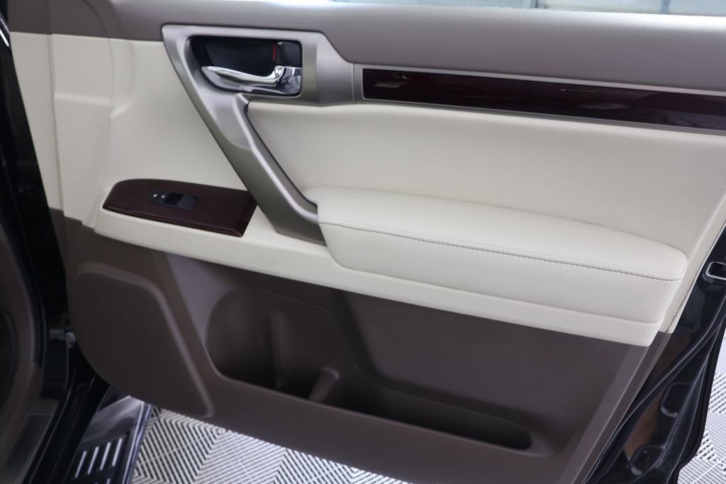 Used 2019 Onyx Black Lexus 460 image 28