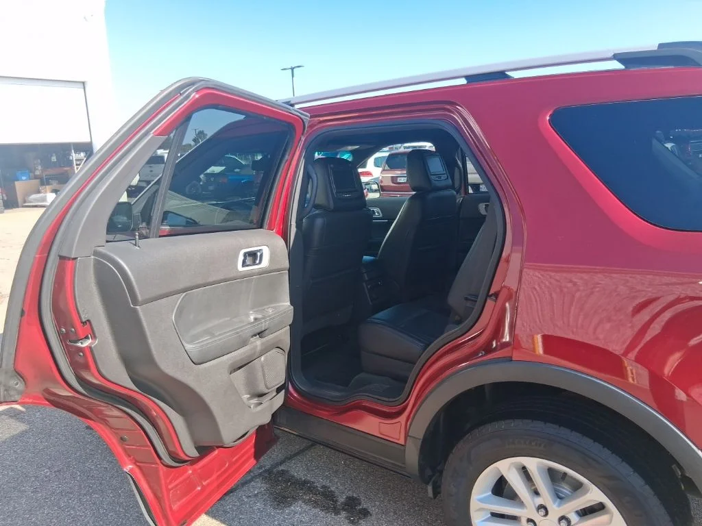 Used 2014 Ruby Red Metallic Tinted Clearcoat Ford XLT image 31