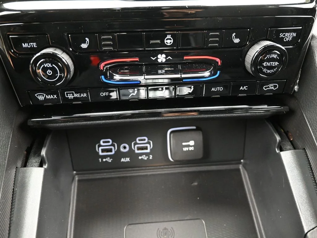 New 2025 Silver Jeep Laredo X image 20