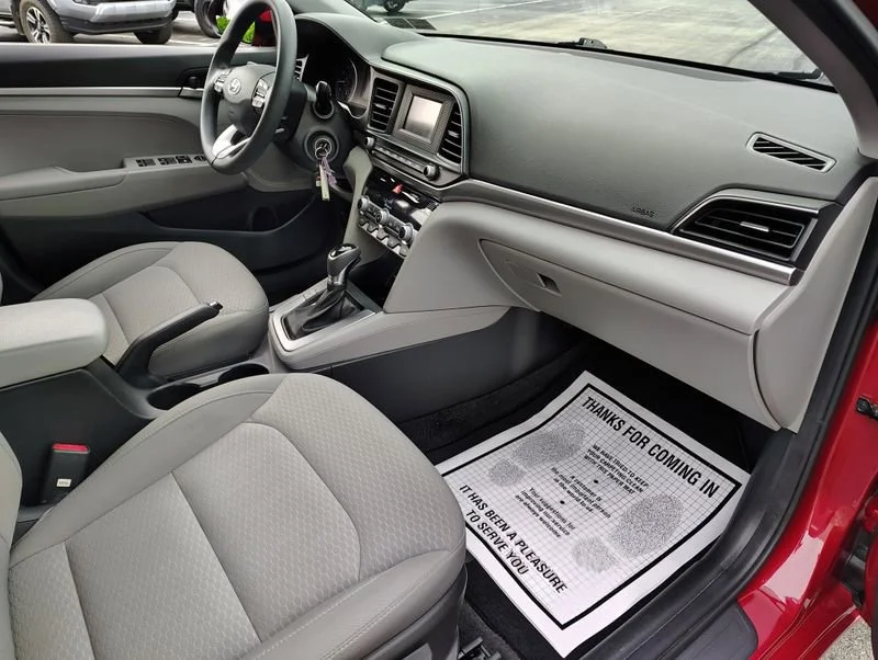 Used 2020 Red Hyundai SE image 18