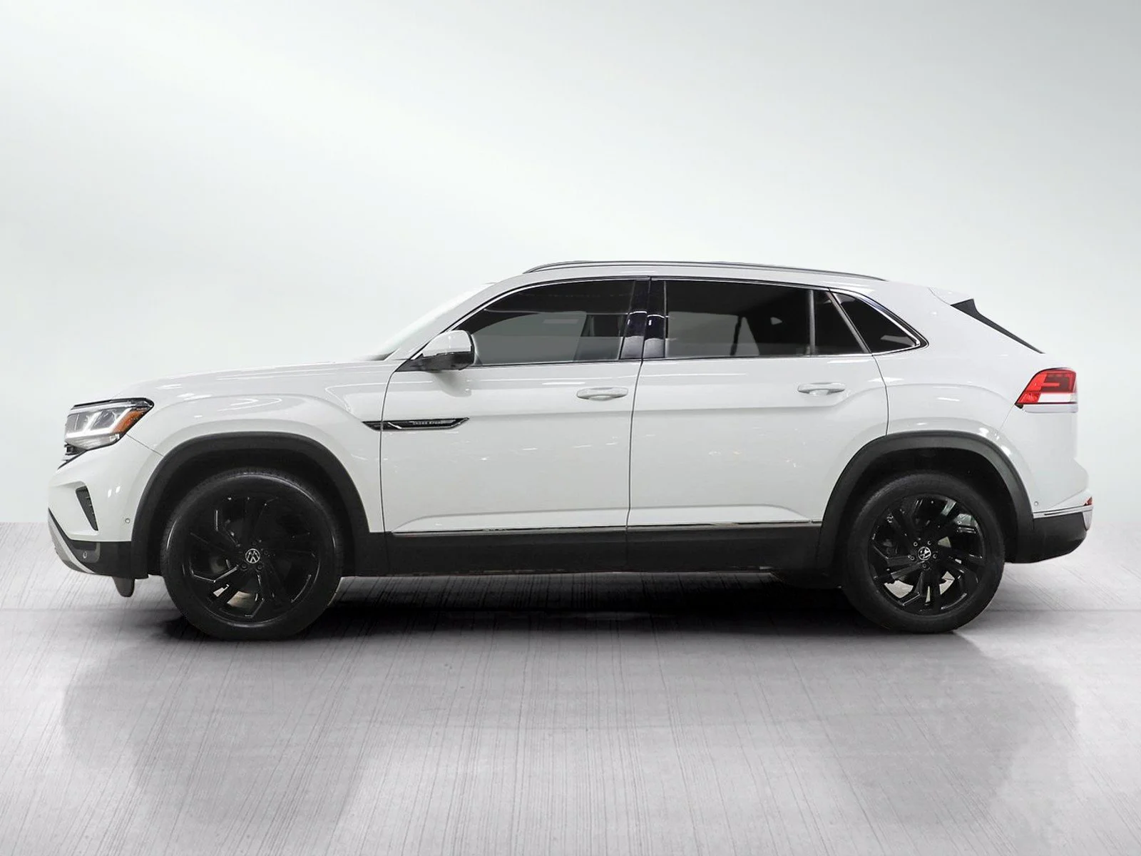 Used 2021 Volkswagen Atlas Cross Sport SEL Premium with VIN 1V2TE2CA1MC211936 for sale in Wayzata, Minnesota