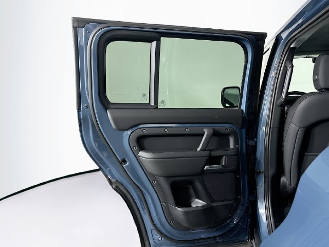 Used 2025 Blue Land Rover S image 21