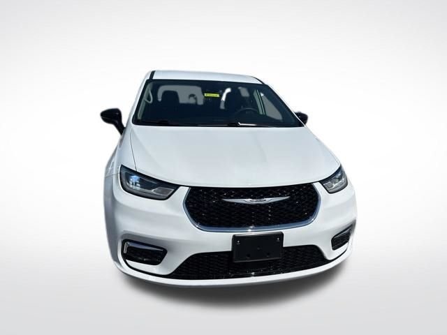 Used 2024 Bright White Clearcoat Chrysler Touring L image 8