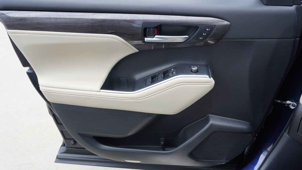 Used 2024 Blue Toyota Platinum image 21